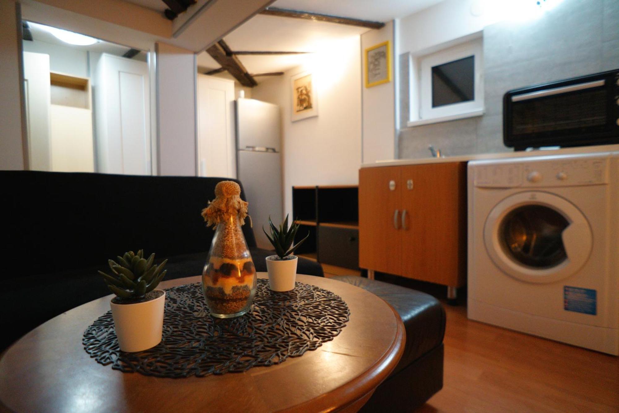 2-Room Cozy Retreat Near City Center Бухарест Екстер'єр фото